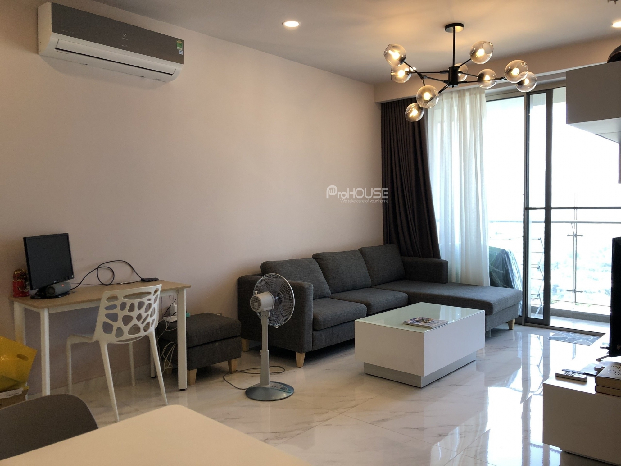 Cheap 2 bedroom apartment for rent in Midtown M5 with full furniture