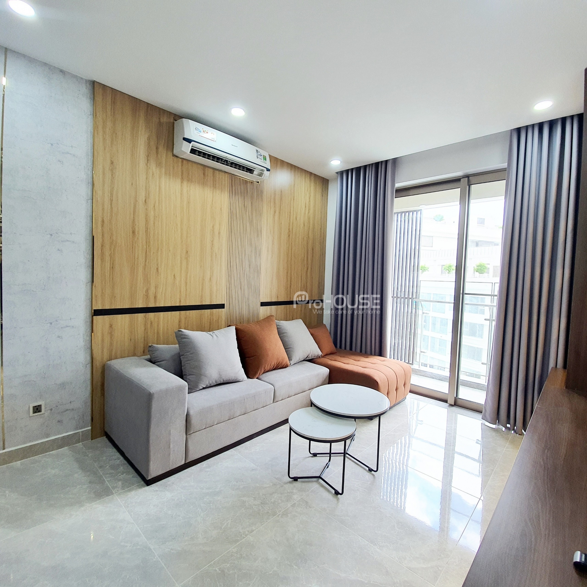 Luxury 2 bedroom apartment for rent in The Peak with full furniture